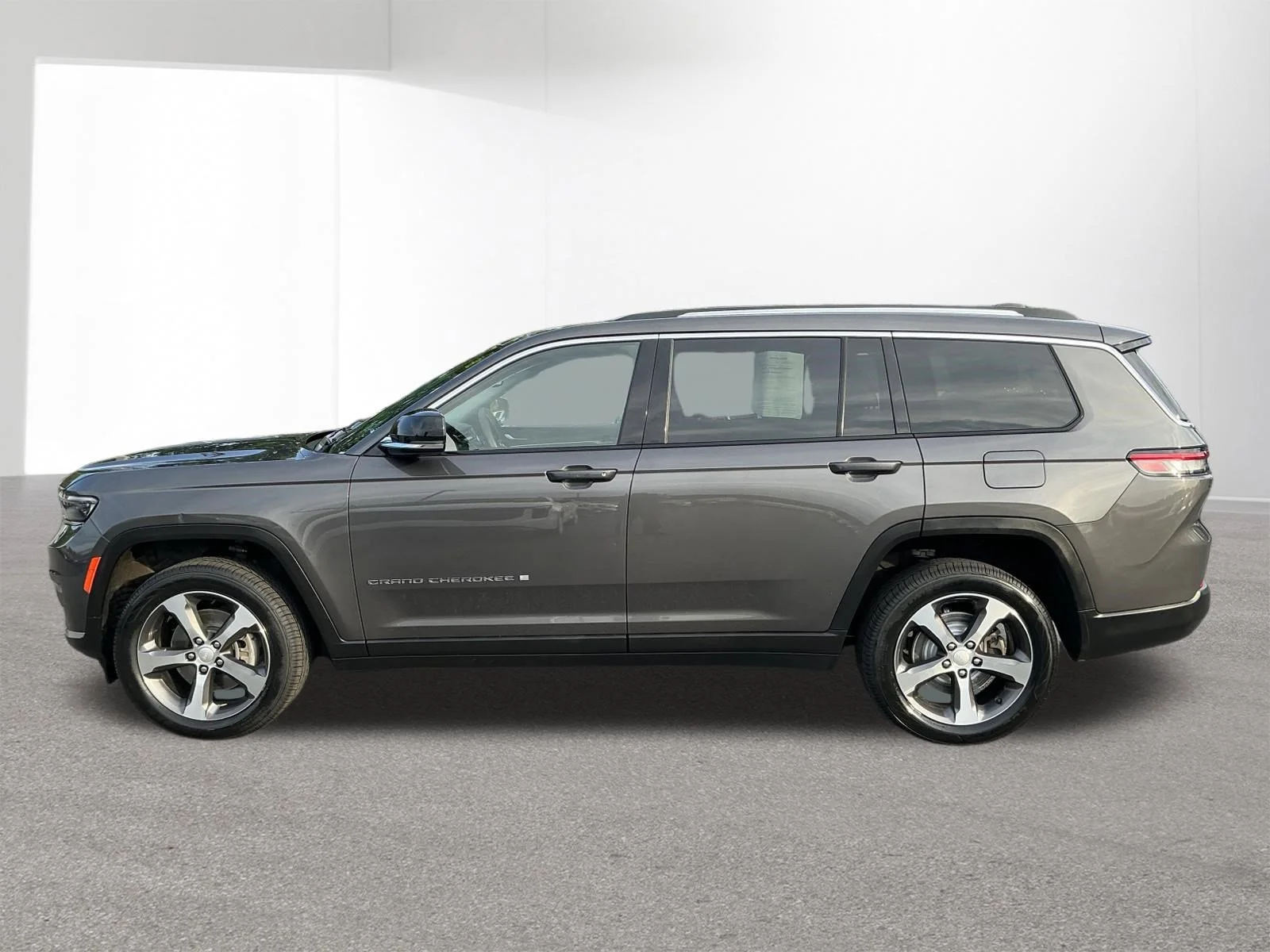 Used 2023 Grey Jeep Limited image 6