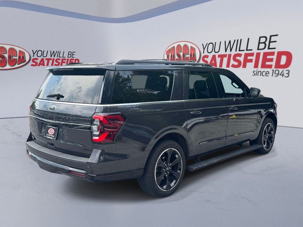 Used 2022  Ford Limited image 6