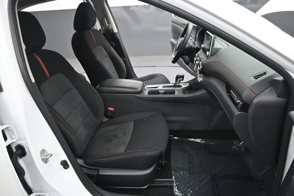 Used 2025 White Nissan SR image 27