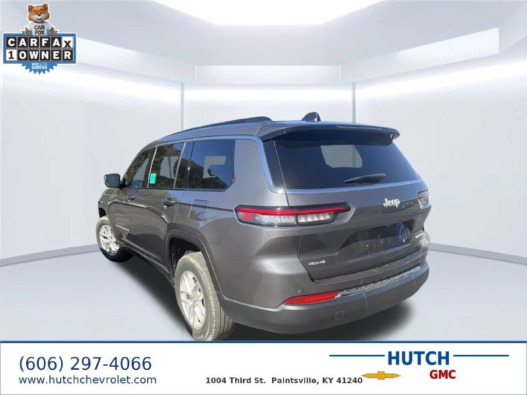 Used 2025 Gray Jeep Laredo image 4