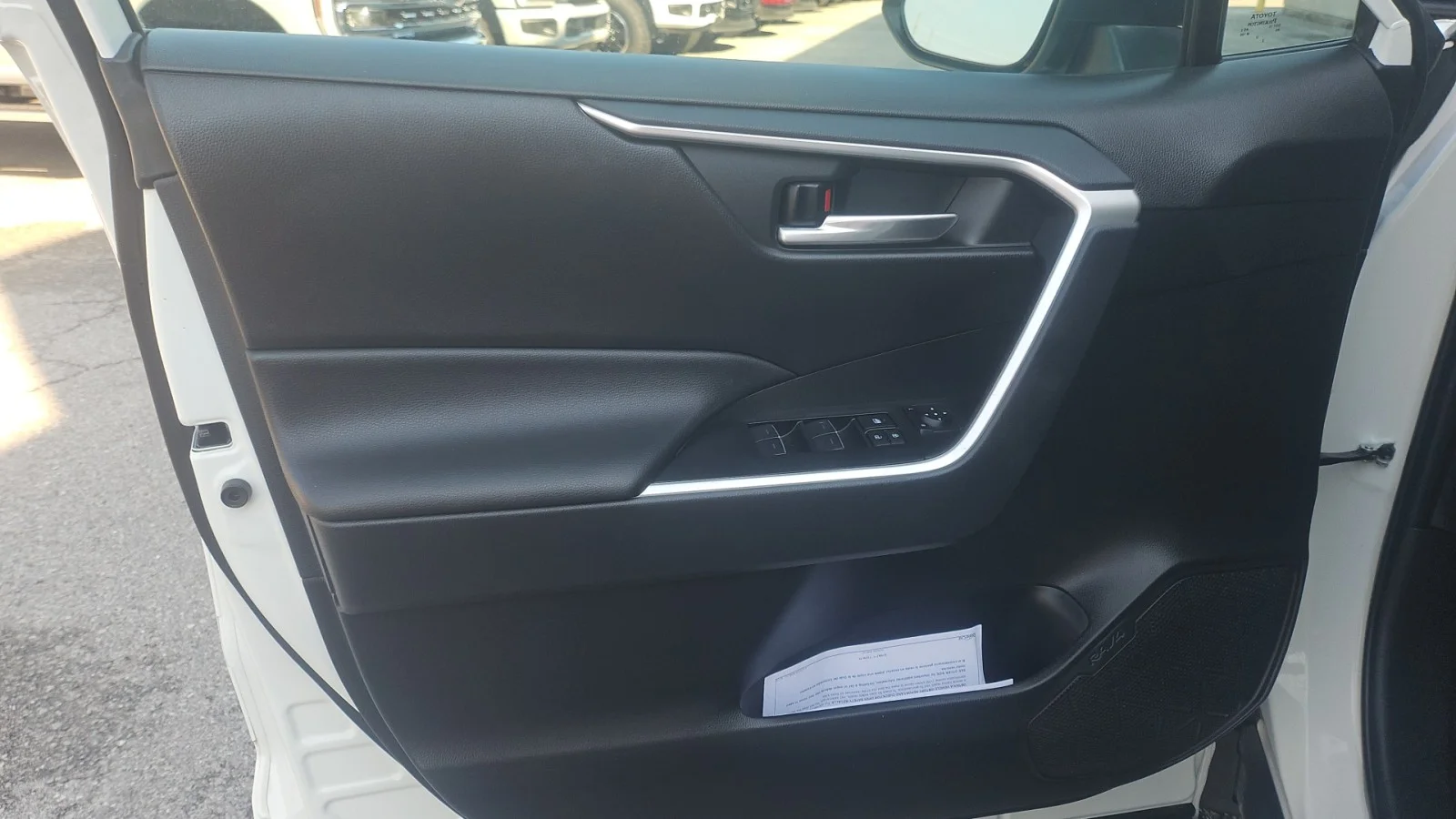 Used 2023 Ice Cap Toyota XLE 4WD image 12