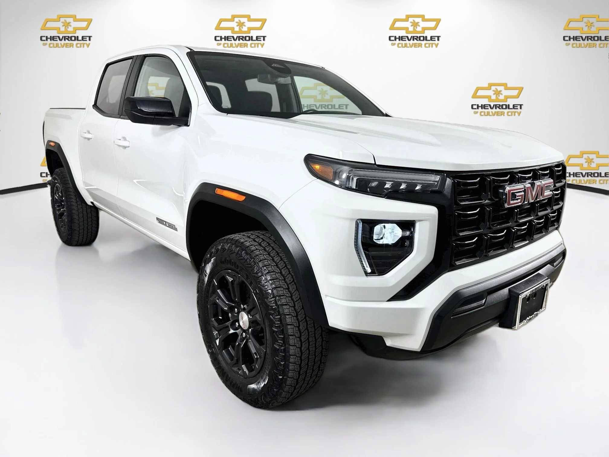 Used 2024 Summit White GMC Elevation image 1