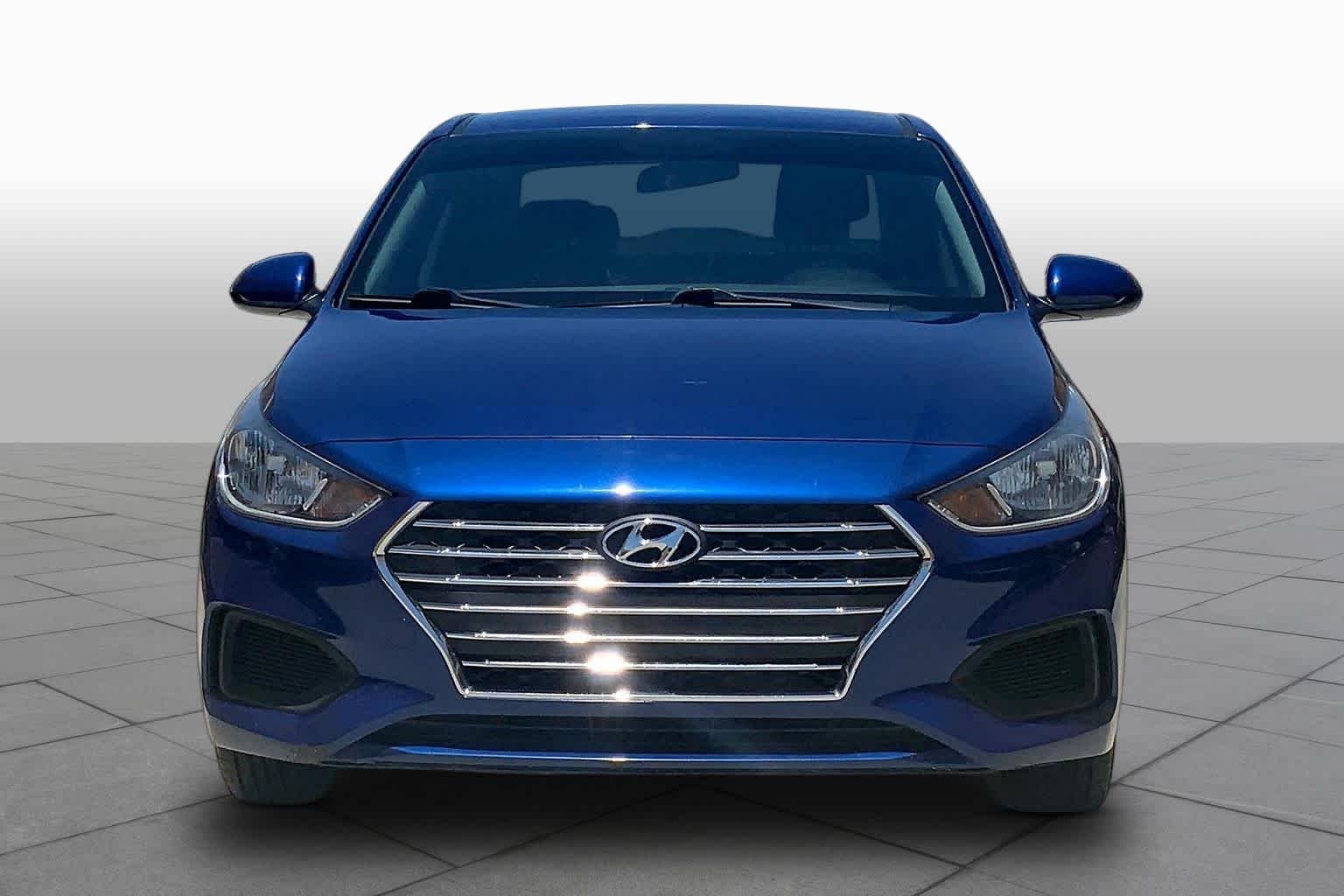 Used 2022 Admiral Blue Hyundai SE image 3