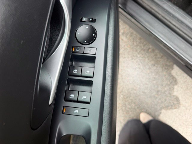 Used 2025 Black Hyundai SEL image 16