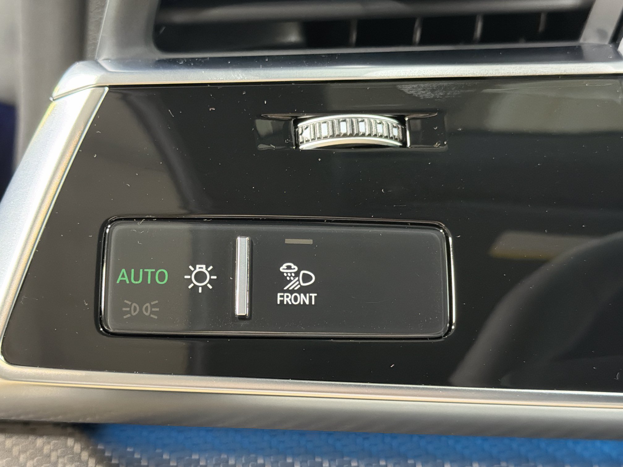 Used 2023 Navarra Blue Metallic Audi 4.0T image 34