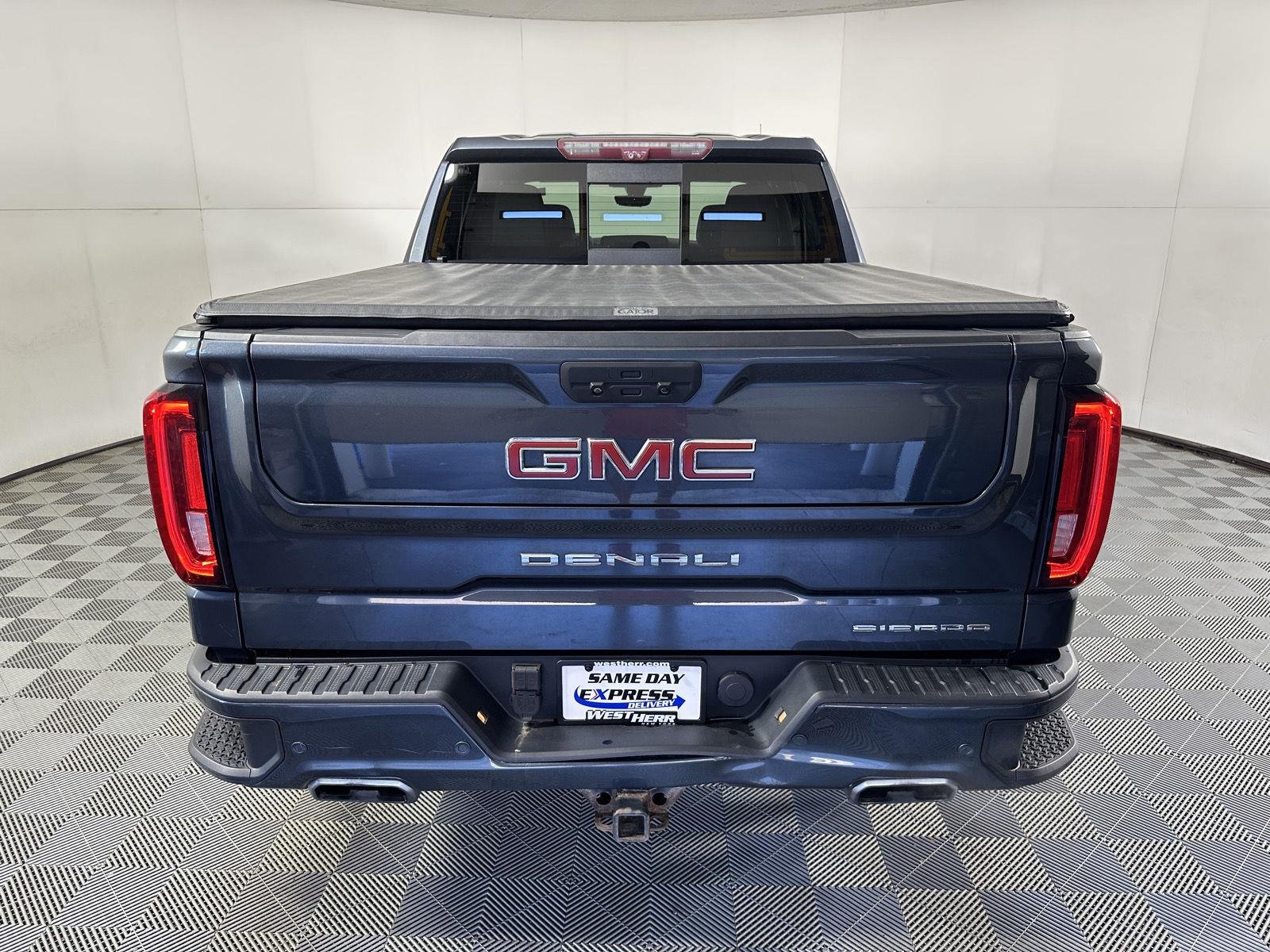 Used 2020 Dark Sky Metallic GMC Denali image 31