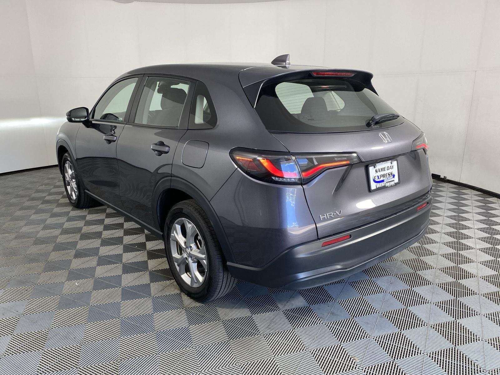 Used 2023 Modern Steel Metallic Honda LX image 5