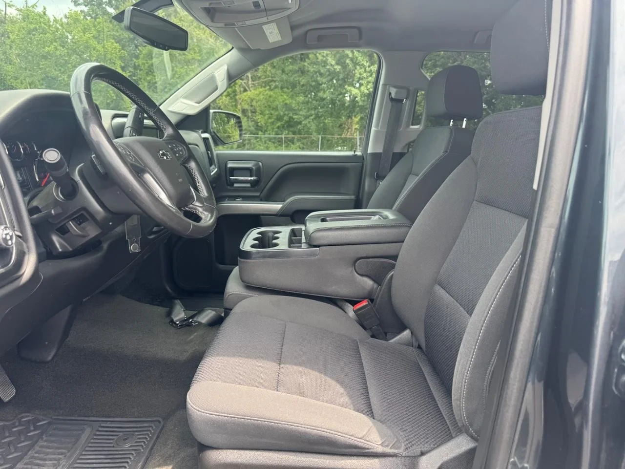 Used 2018 Graphite Metallic Chevrolet LT image 18