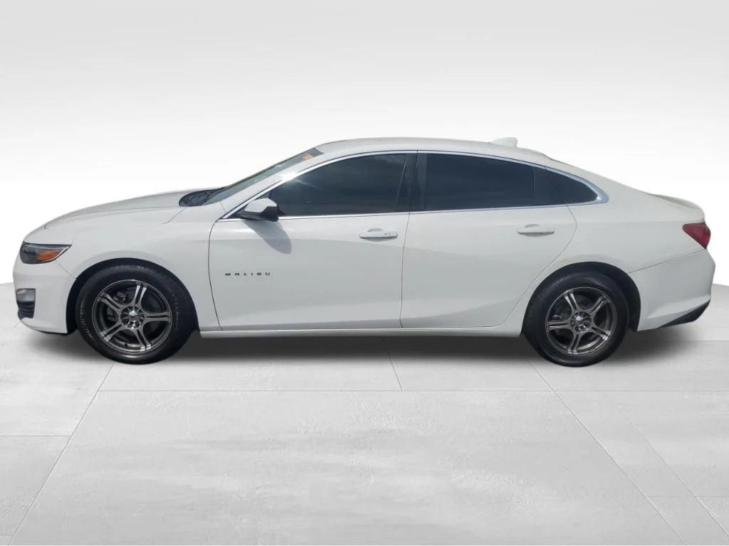 Used 2019 White Chevrolet LT image 2
