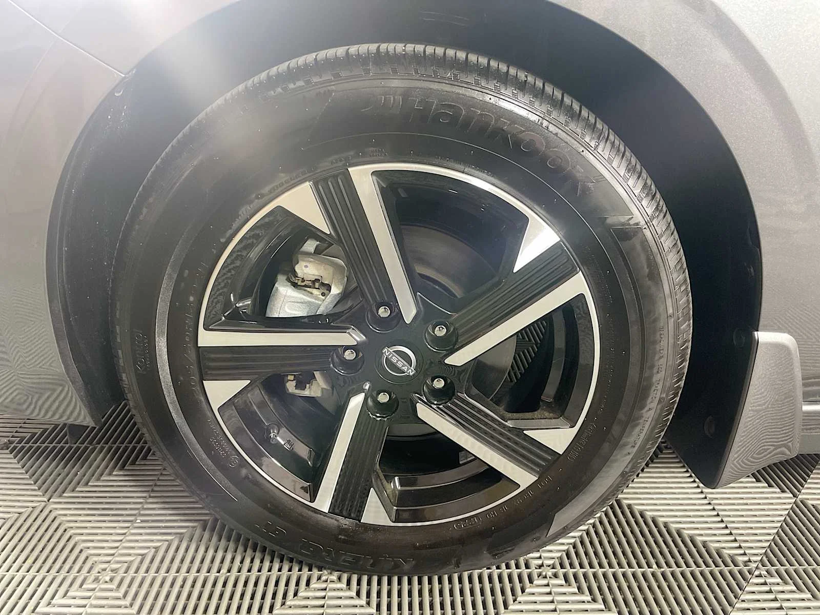 Certified Used 2025 Gun Metallic Nissan SV image 27