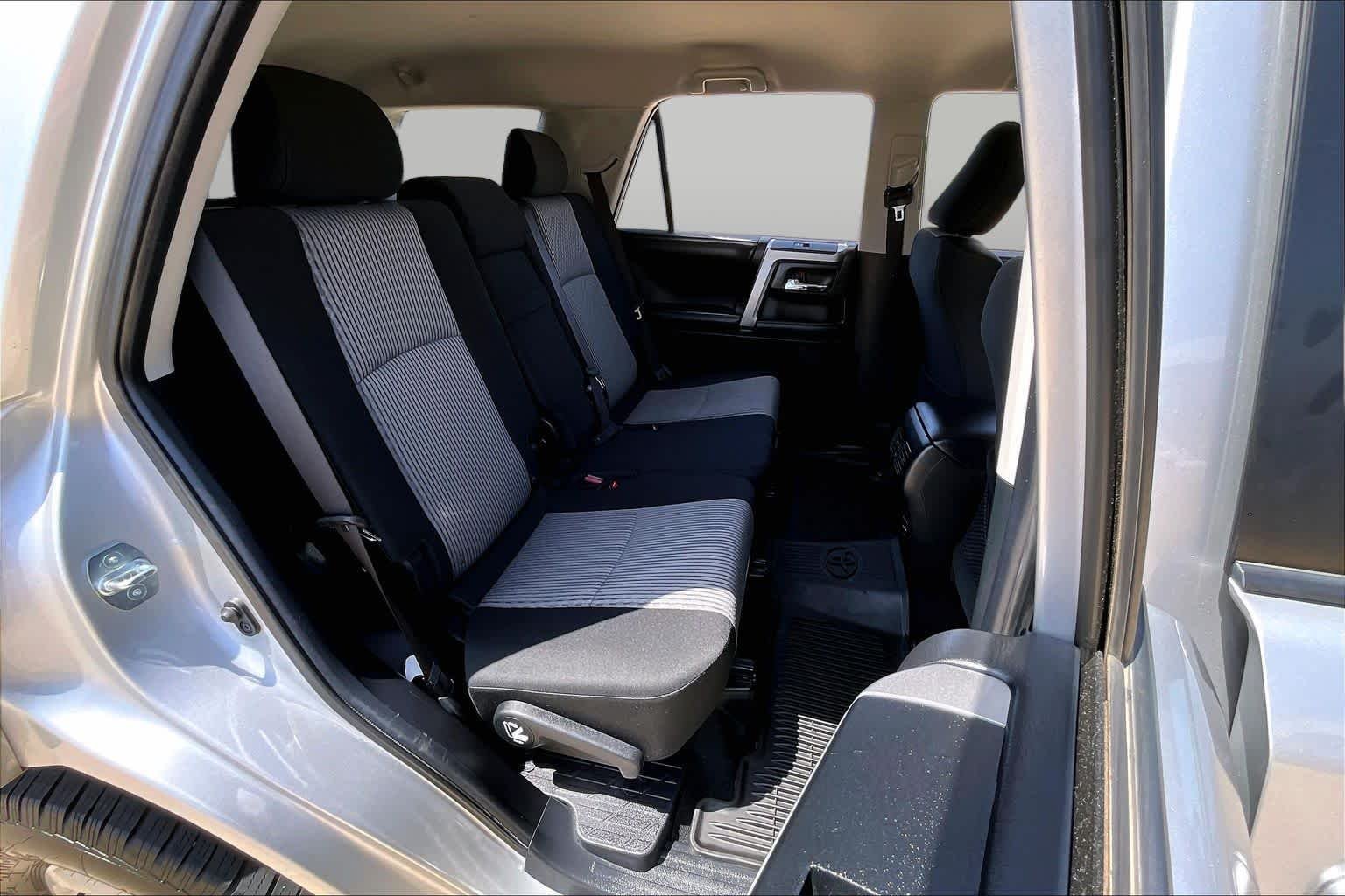 Used 2019 Classic Silver Metallic Toyota SR5 image 18