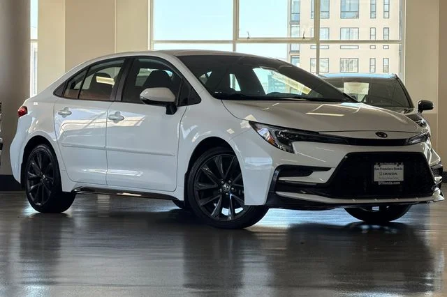 Used 2024 Ice Cap Toyota SE image 2