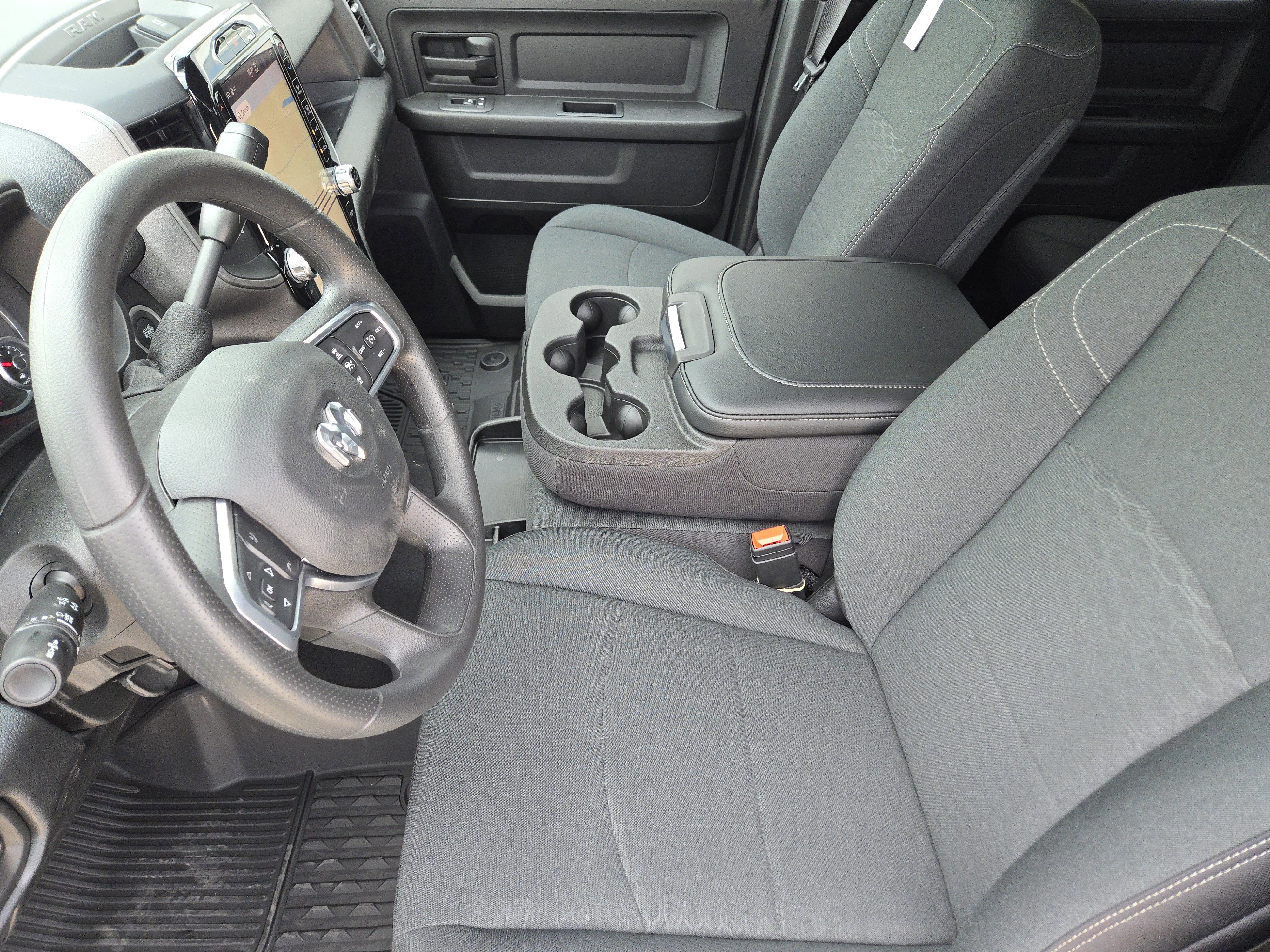 New 2026 Diamond Black Crystal Pearl-Coat Exterior Paint RAM Tradesman image 11
