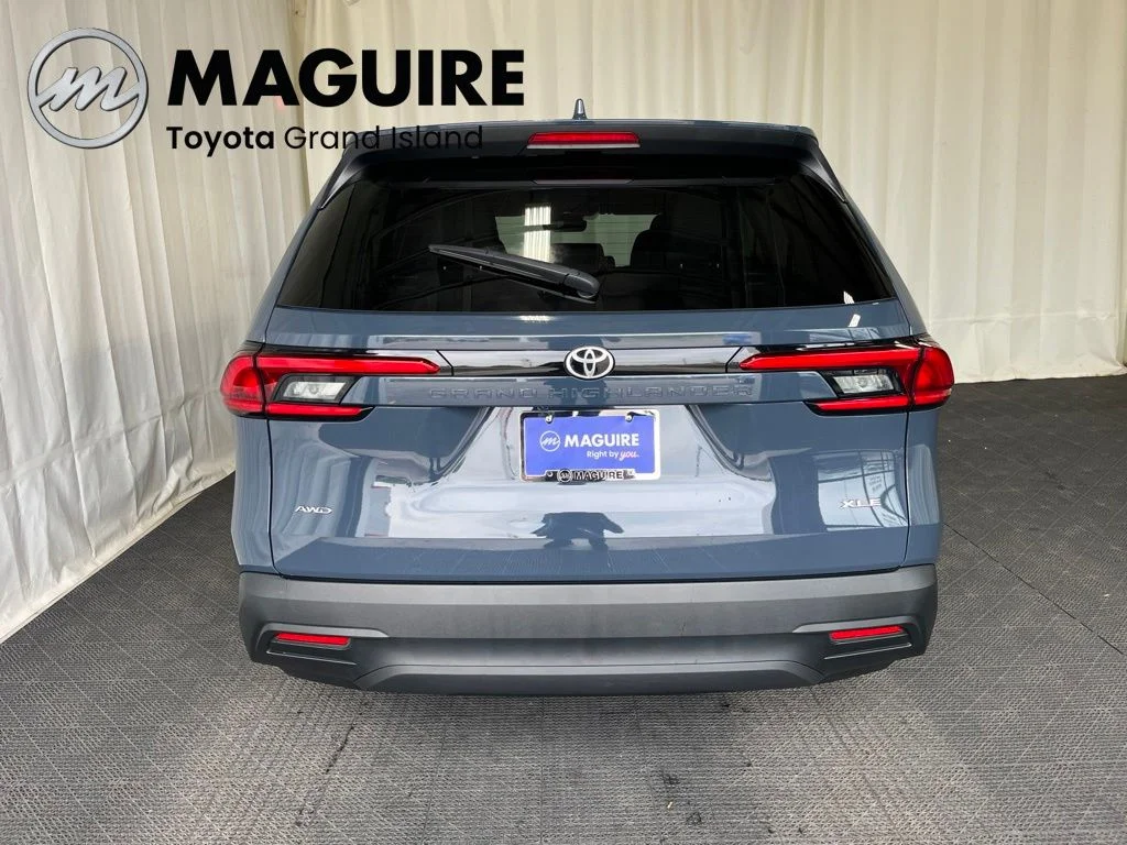 Used 2024 White Toyota XLE image 30