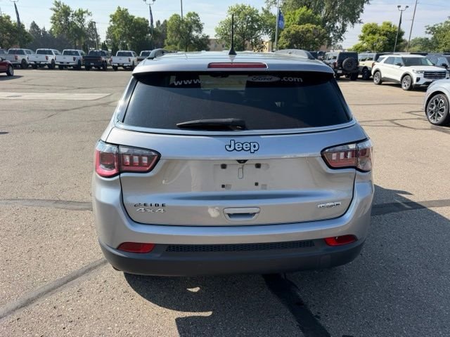 Used 2022 Silver Jeep Latitude Lux image 11