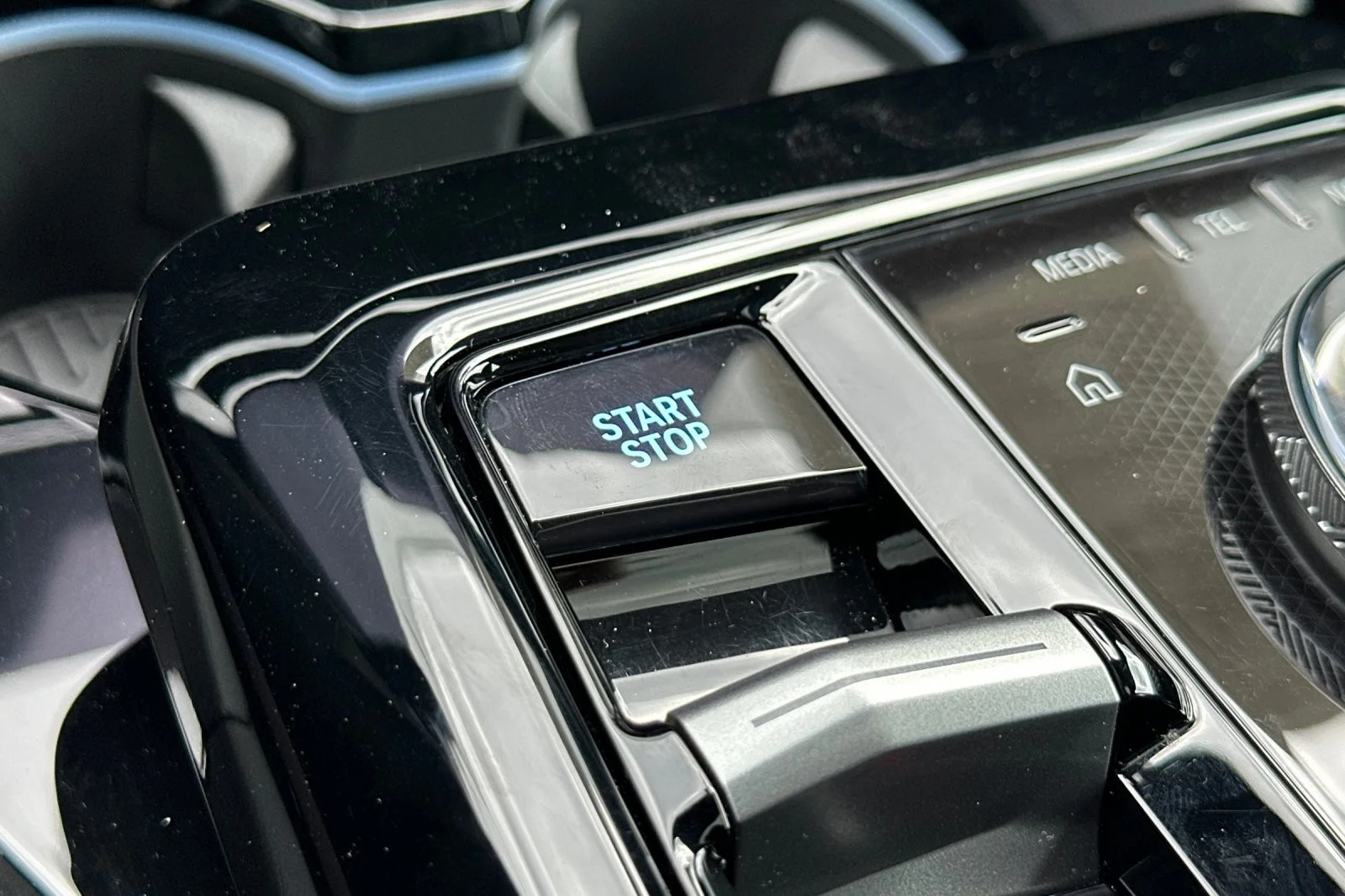Used 2025 Brooklyn Grey Metallic BMW M60 image 21