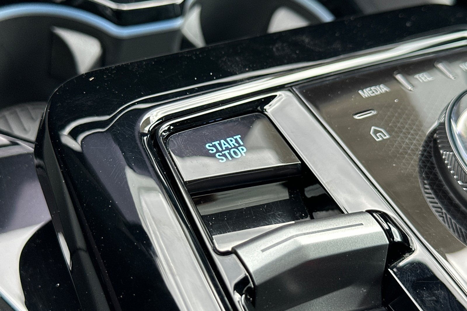 Used 2025 Brooklyn Grey Metallic BMW M60 image 21