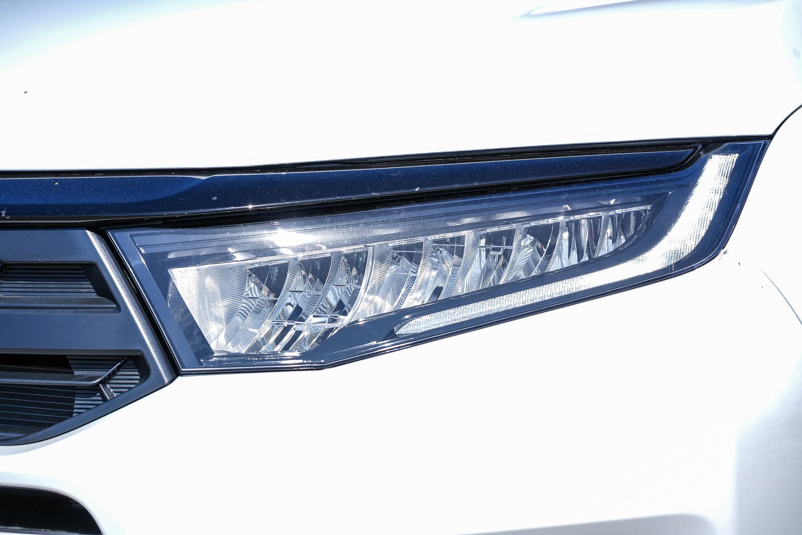 New 2026 Platinum White Pearl Honda EX-L image 4