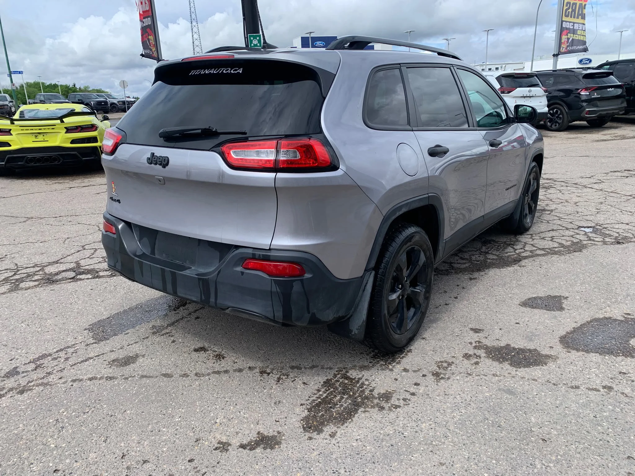 Certified Used 2018 Gray Jeep Sport image 12