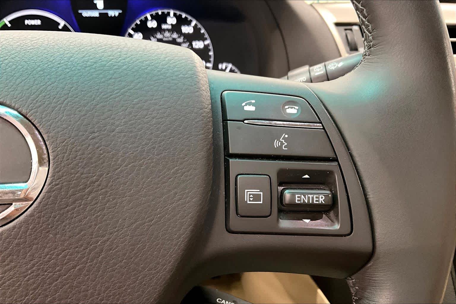 Used 2010 Starfire Pearl Lexus  image 24