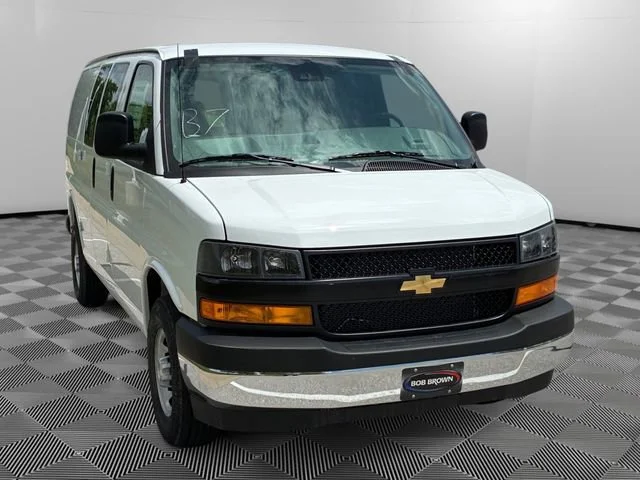 New 2026 Summit White Chevrolet WT image 7