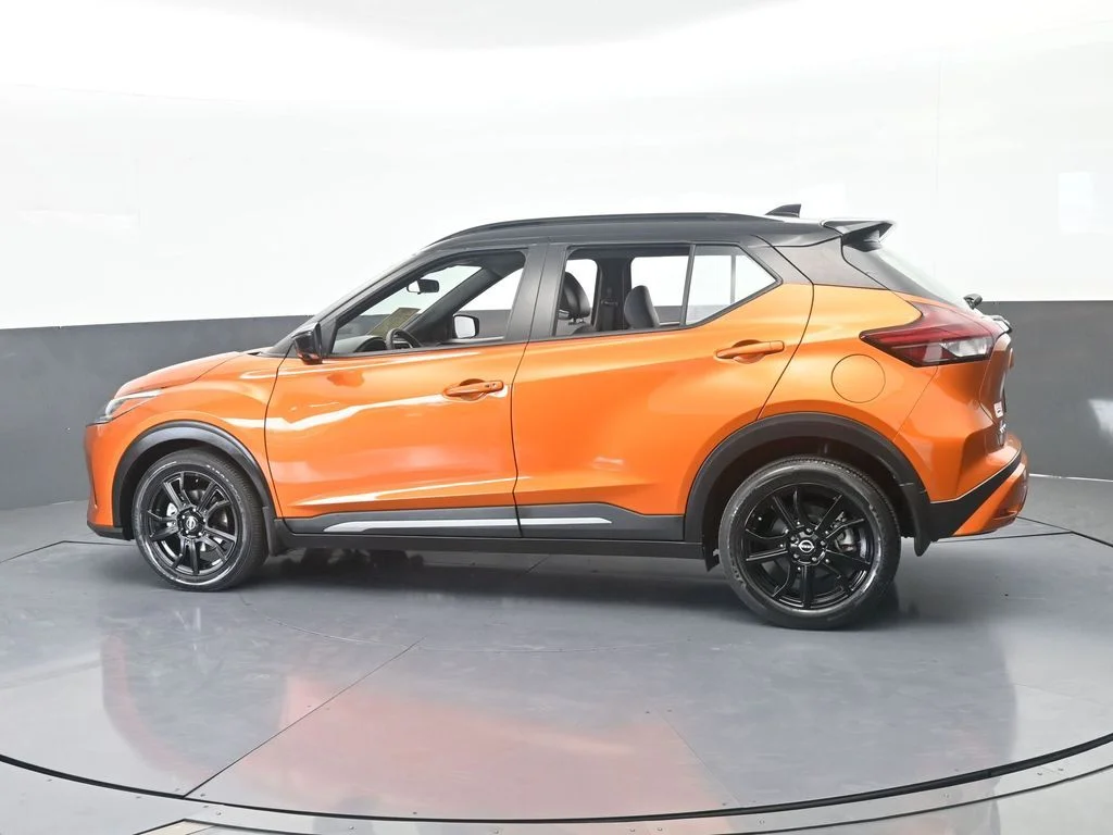 Used 2023 Monarch Orange Metallic/Super Black Nissan SR image 2