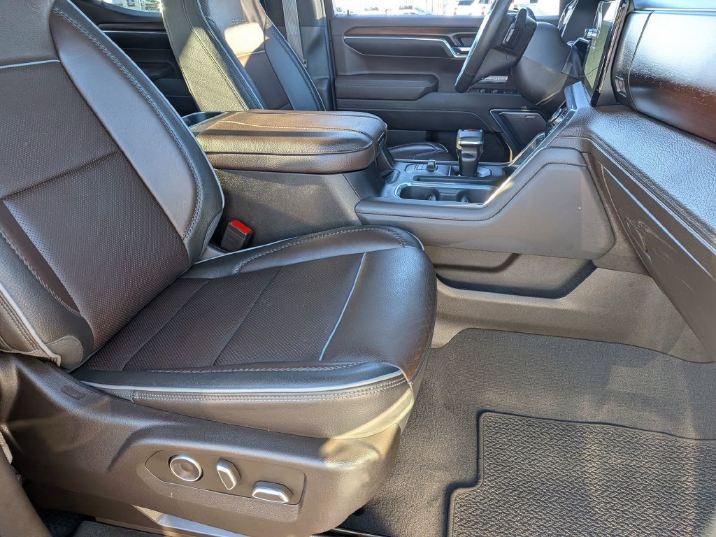 Used 2024 White GMC Denali image 30