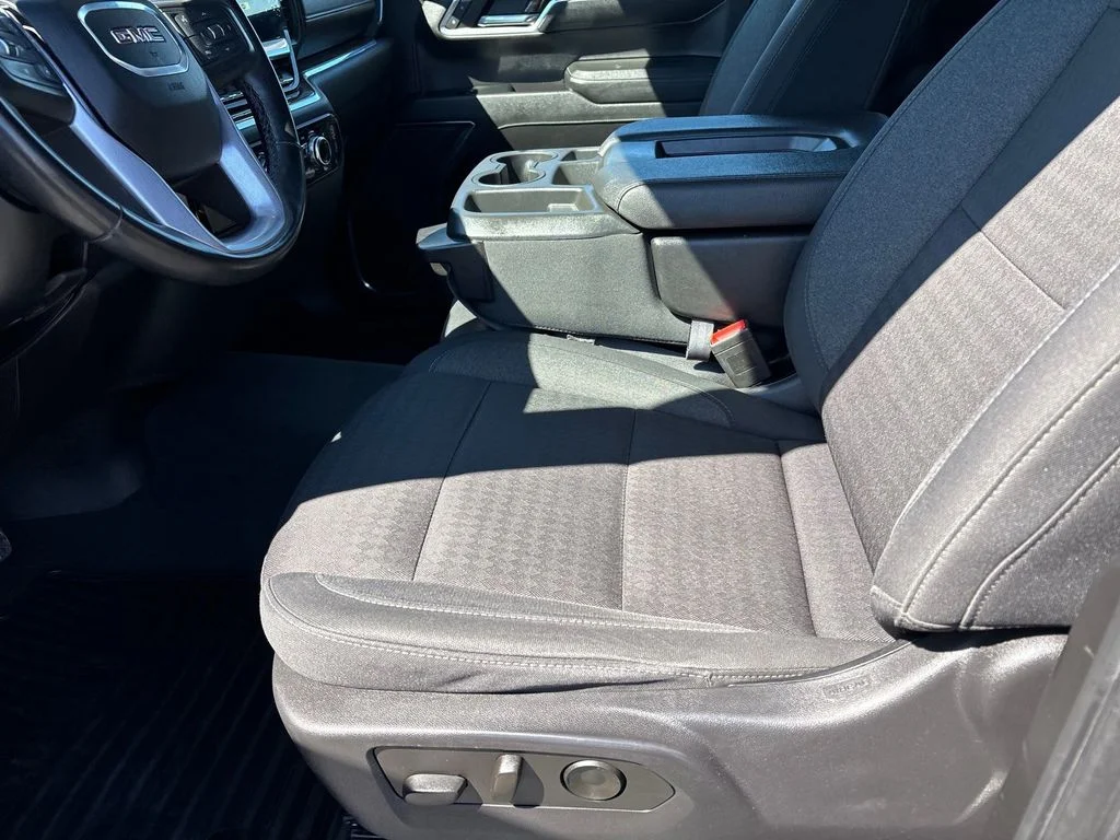 Used 2023 Silver GMC Elevation image 10