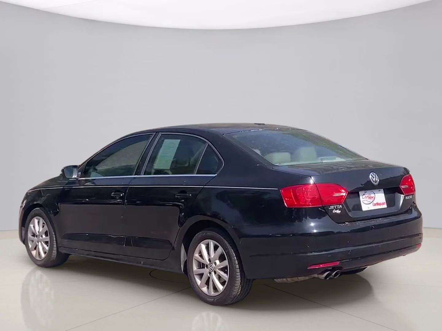 Used 2013 Black Volkswagen SE image 3
