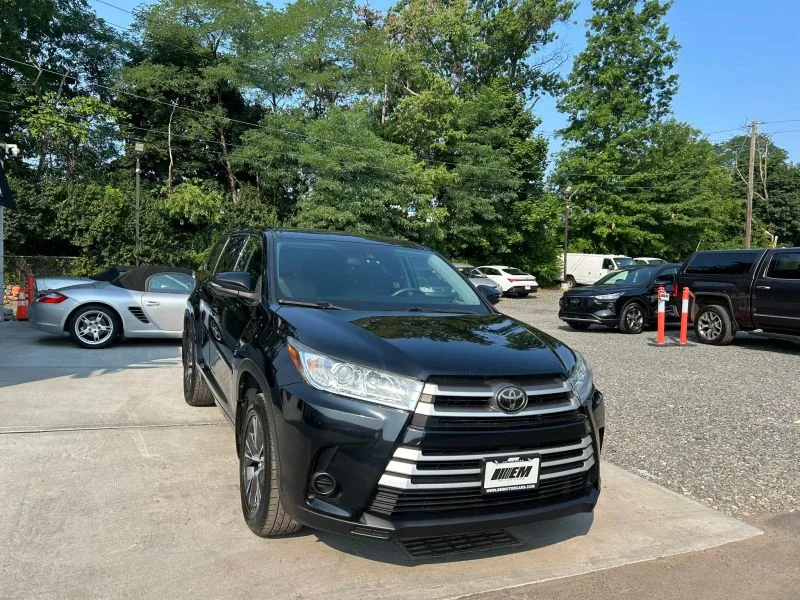 Used 2018 Black Toyota LE Sport Utility 4D image 16