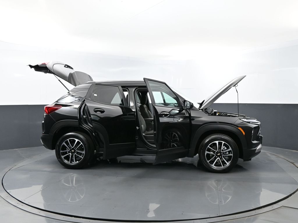 Used 2025 Black Metallic Chevrolet LT image 30