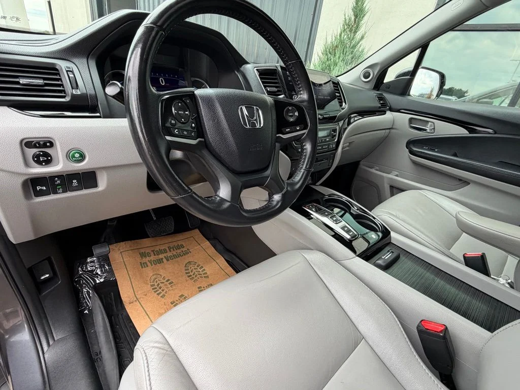 Used 2020 Silver Honda Touring image 11