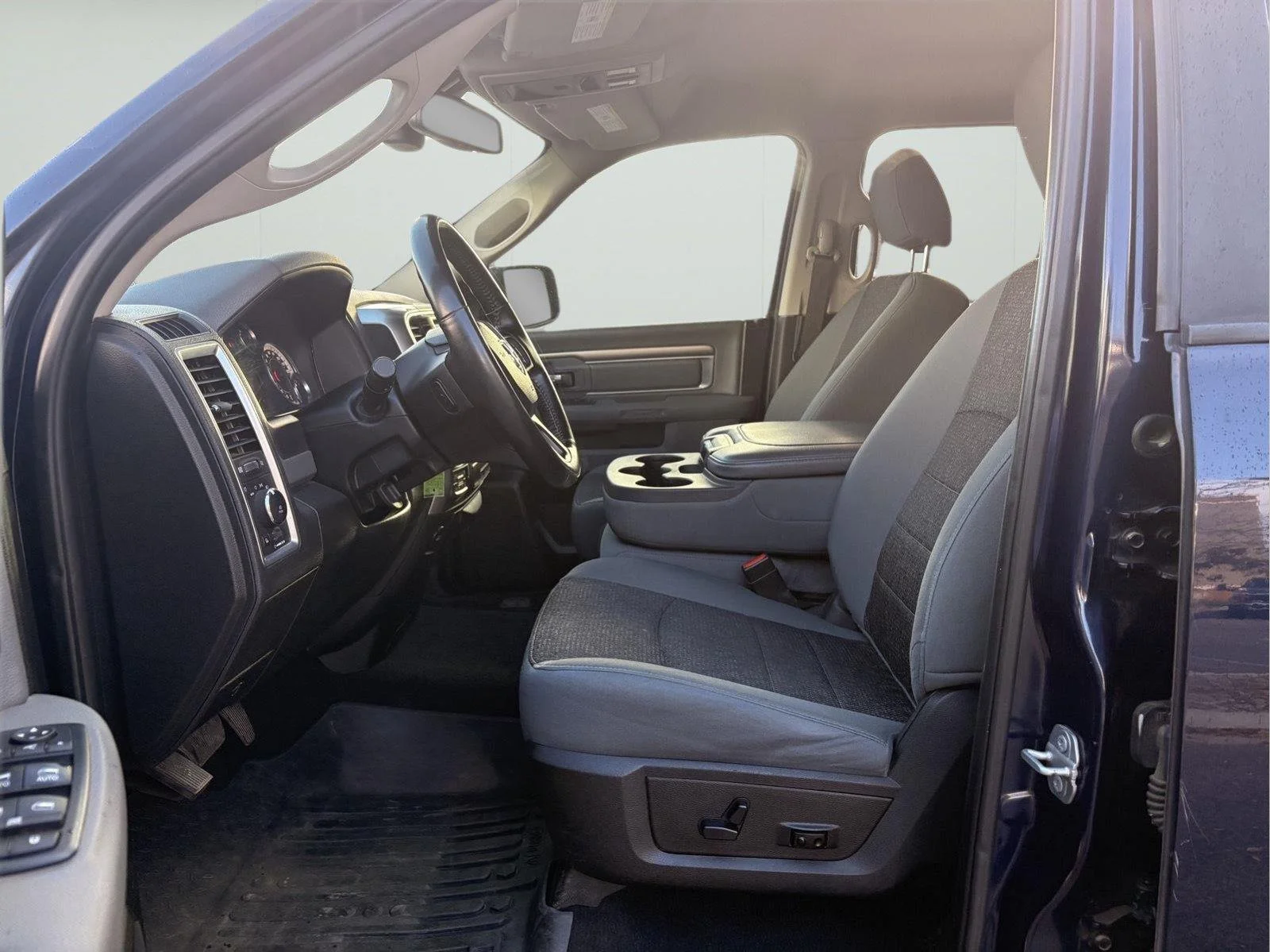 Used 2018 True Blue Pearlcoat Ram Big Horn image 8