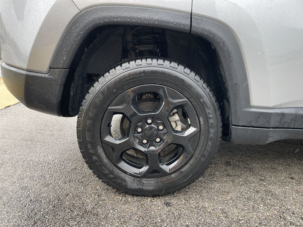 Used 2023 Silver Jeep Trailhawk image 12