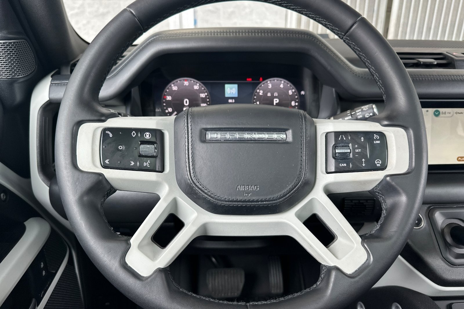 Used 2024 Fuji White Land Rover X-Dynamic SE image 23
