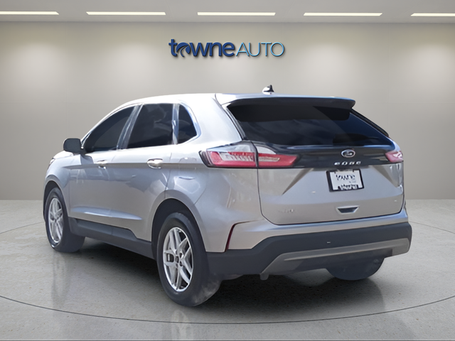 Used 2022 Silver Ford SEL image 3