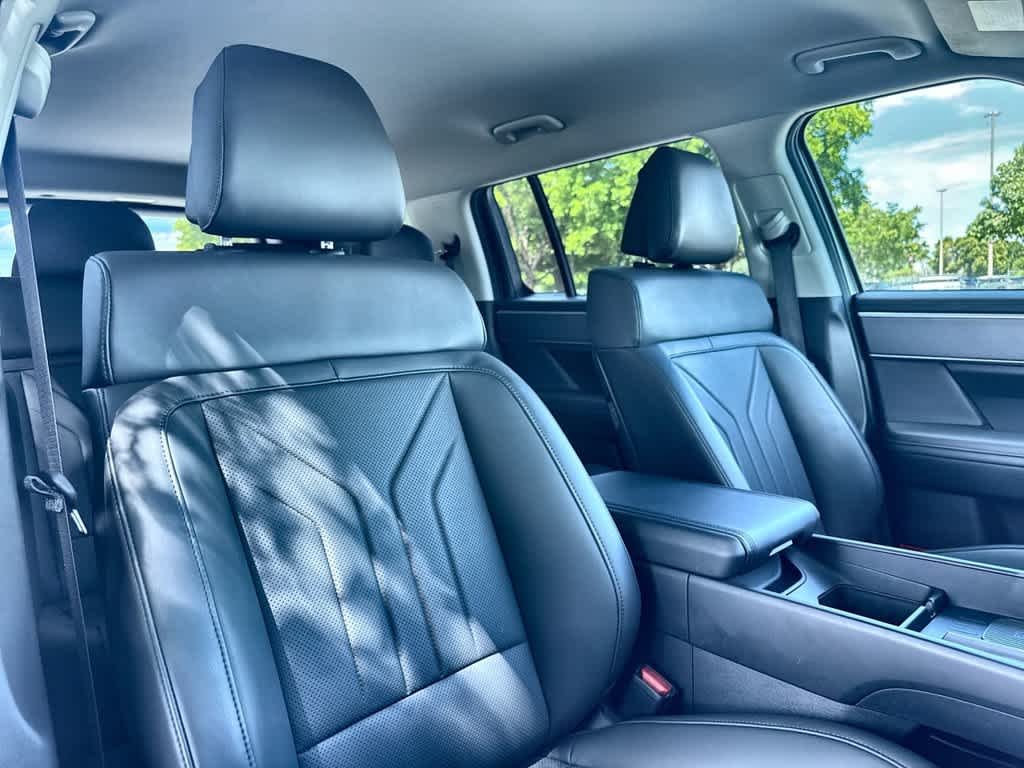 Used 2026 Shimmering Silver Hyundai SEL image 27