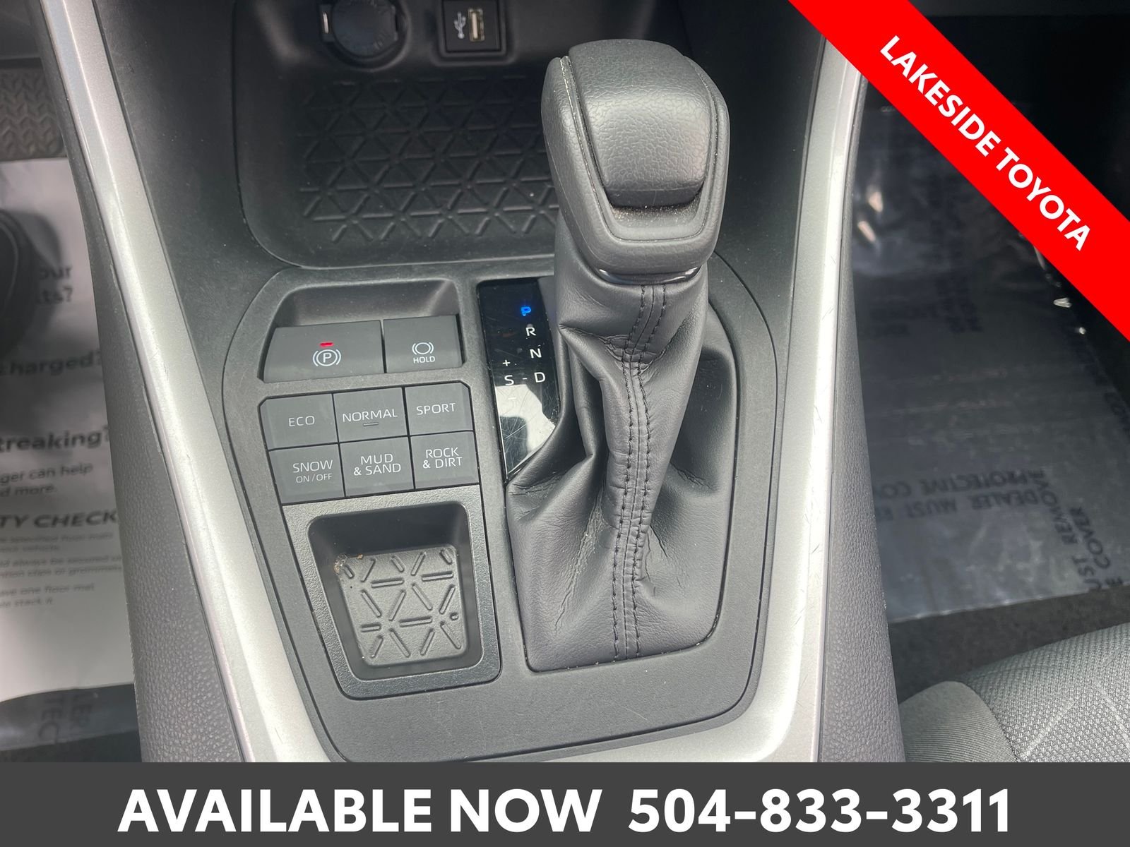2024 Toyota RAV4 XLE - Photo 30