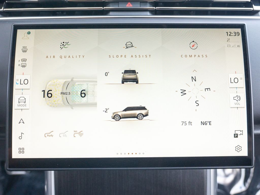 Used 2024 White Land Rover SE image 23