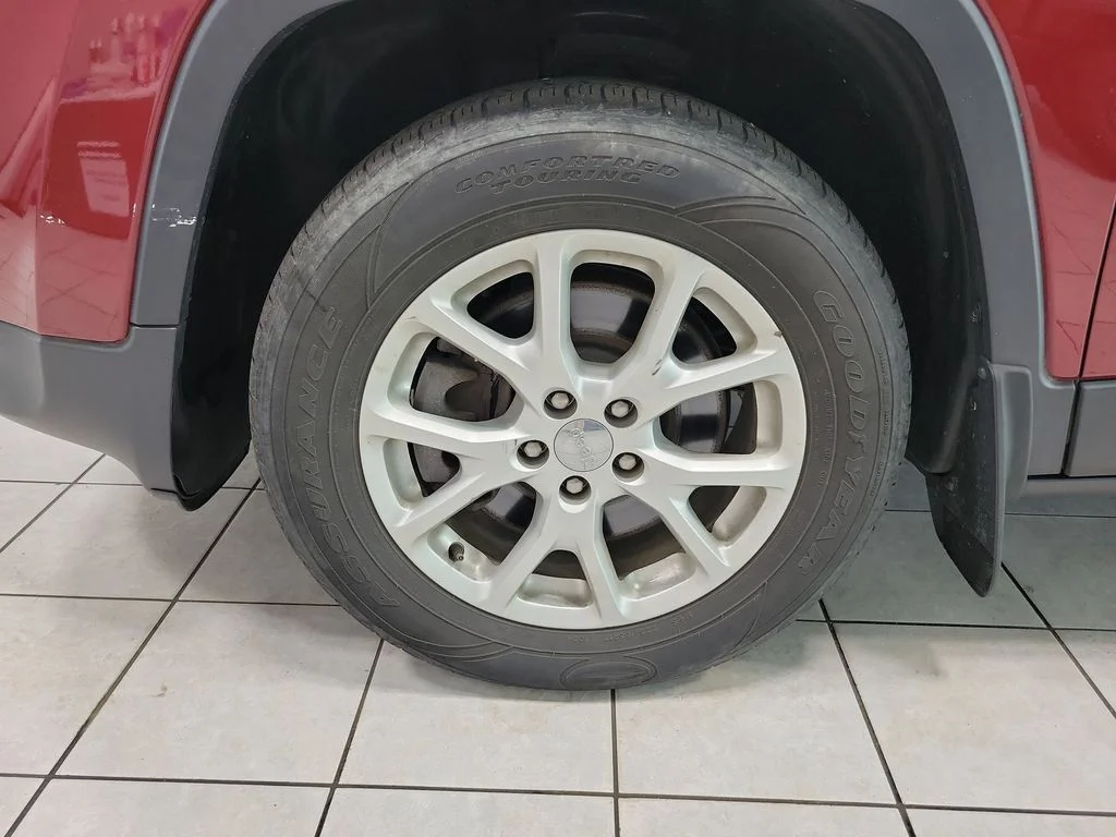Used 2015 Red Jeep Latitude image 43
