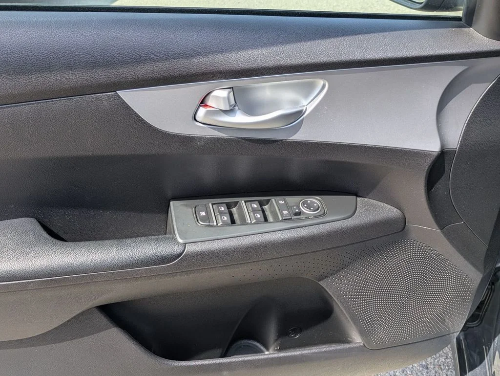 Used 2023 Gray Kia LXS image 10