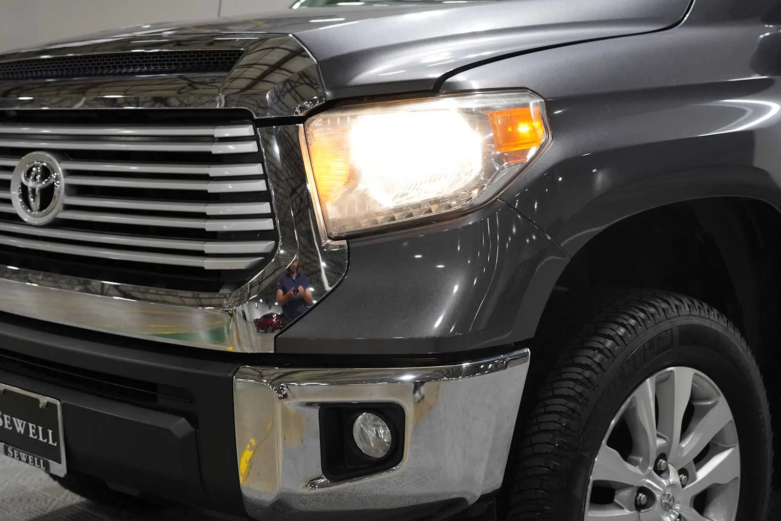 Used 2014 Magnetic Gray Metallic Toyota LTD image 7