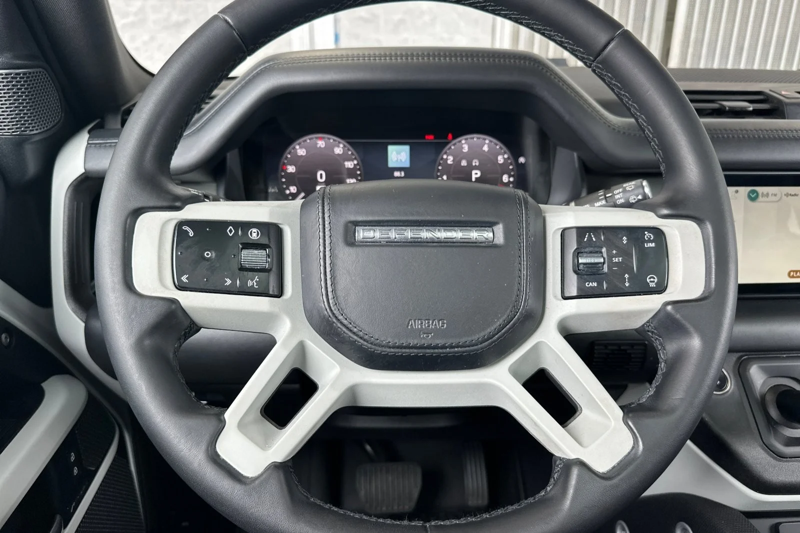 Used 2024 Fuji White Land Rover X-Dynamic SE image 23