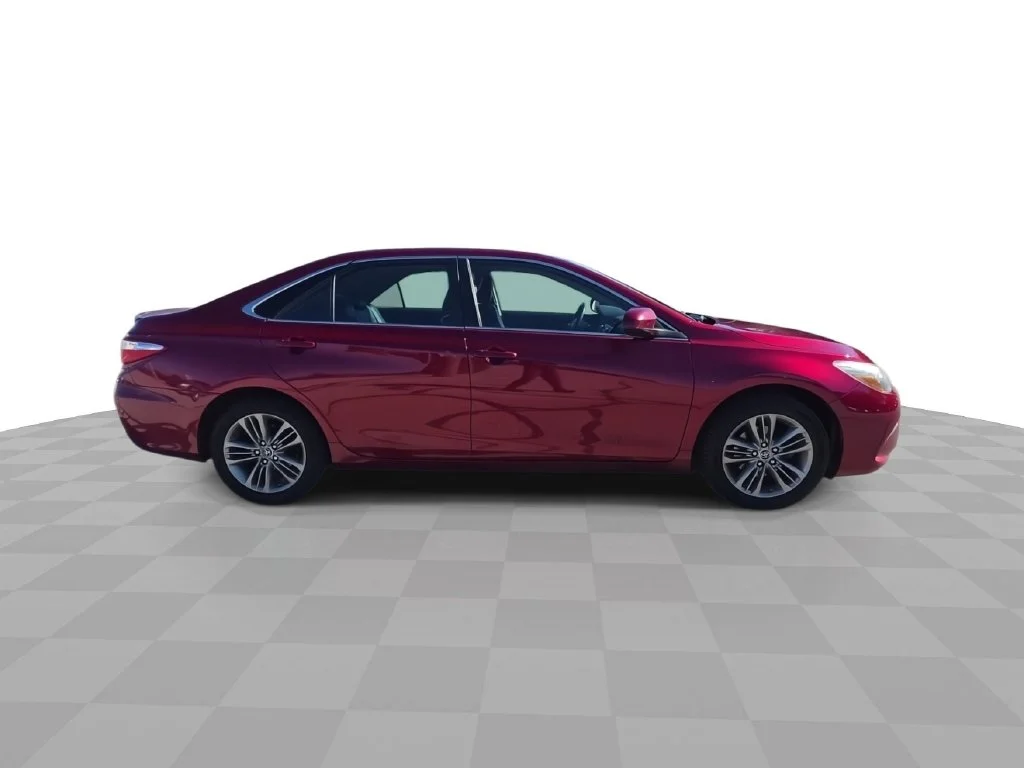 Used 2015 Red Toyota SE image 9