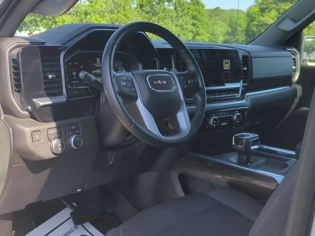 Used 2022 White GMC Elevation image 20