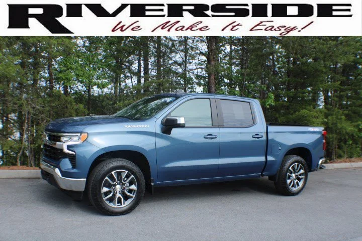 Used 2024 Lakeshore Blue Metallic Chevrolet LT (2FL) image 4