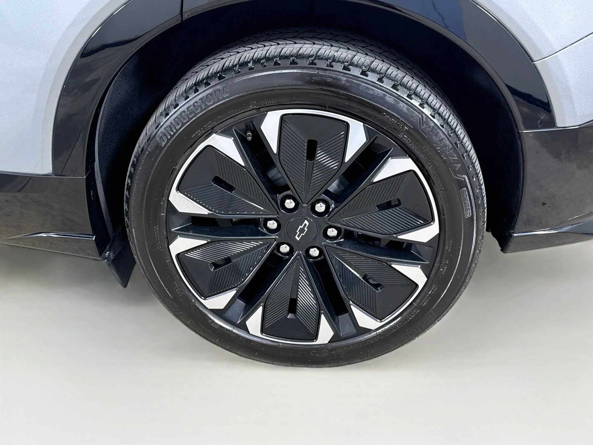 Used 2025 Sterling Gray Metallic Chevrolet RS image 32