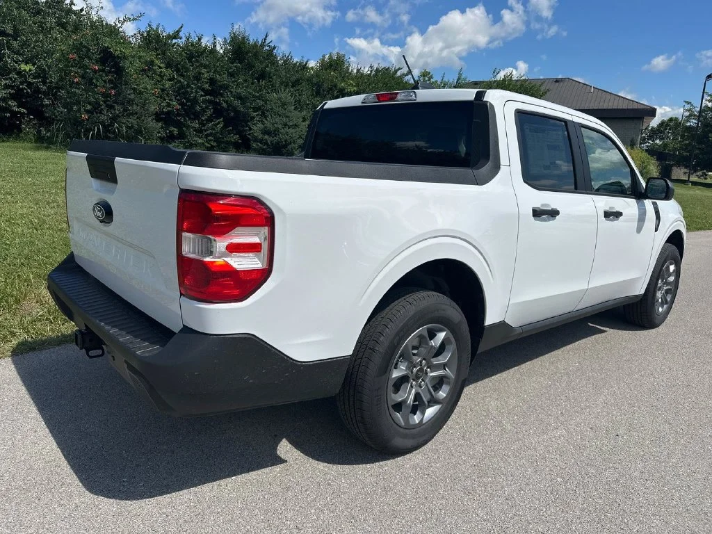 New 2026 White Ford XLT image 14