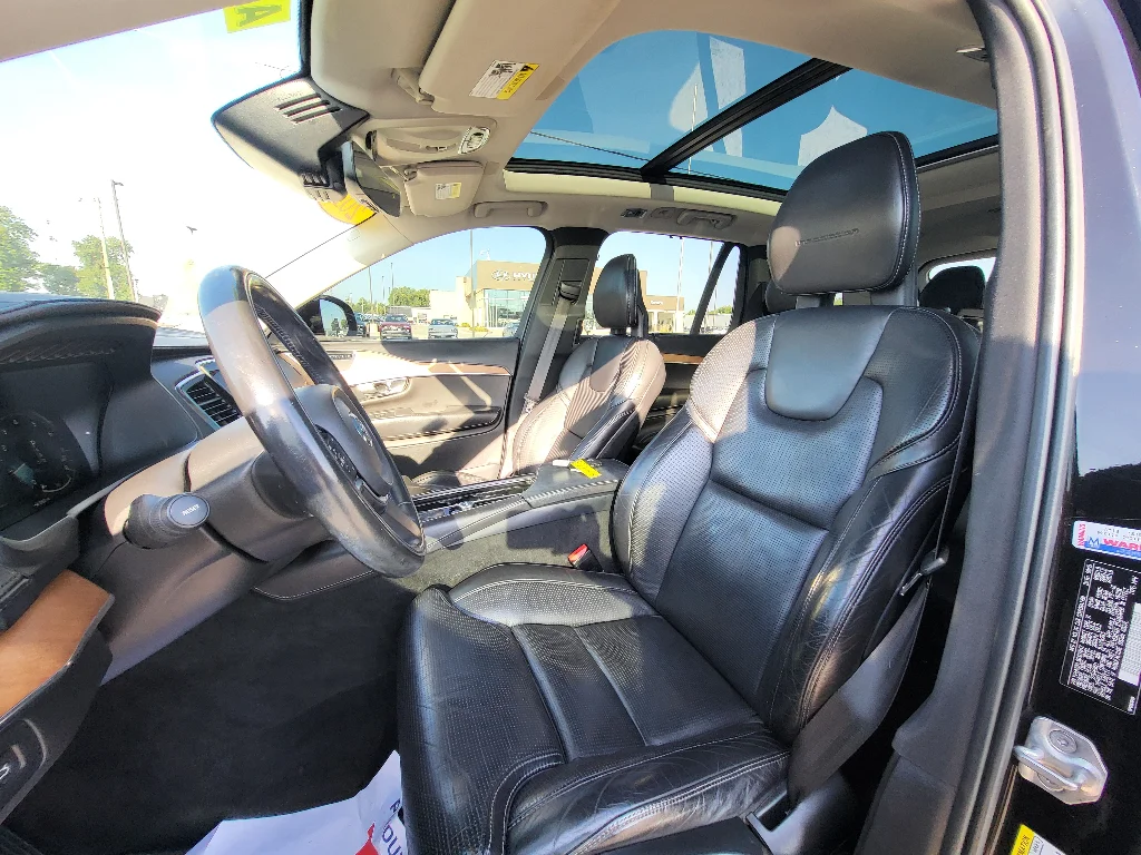 Used 2016 Onyx Black Metallic Volvo T6 Inscription image 22