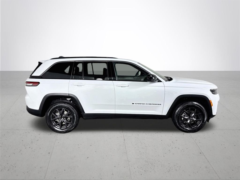 New 2027 Bright White Clear-Coat Paint Jeep Altitude image 5